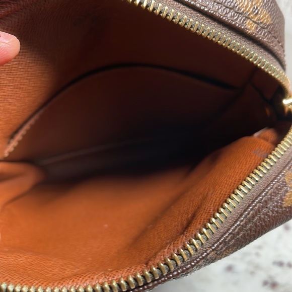 Louis Vuitton Danube crossbody bag - Picture 6 of 13